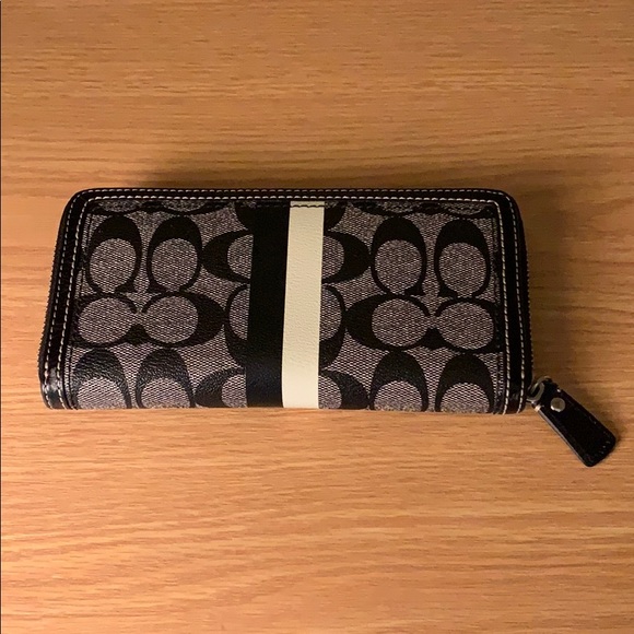 Coach Zipper wallet - Picture 2 of 6